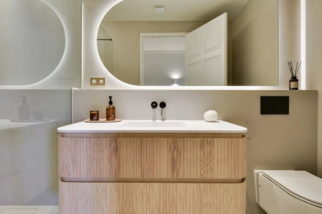 The apartment is fully furnished and offers everything you need for a comfortable stay.