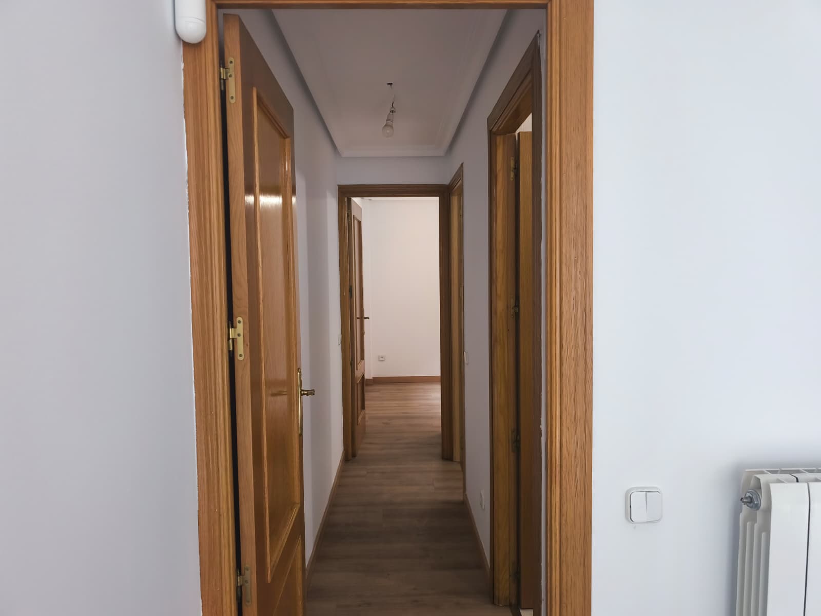 Piso luminoso en Valdeacederas, con amplio trastero privativo.
