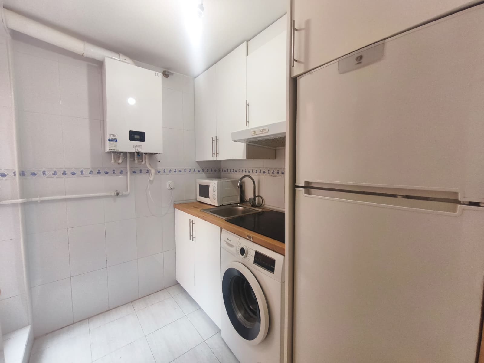 Piso luminoso en Valdeacederas, con amplio trastero privativo.