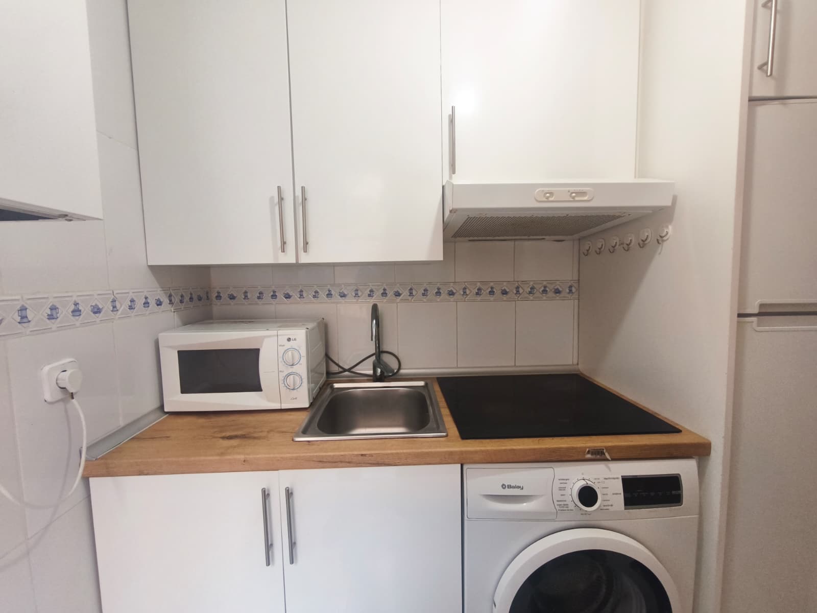 Piso luminoso en Valdeacederas, con amplio trastero privativo.
