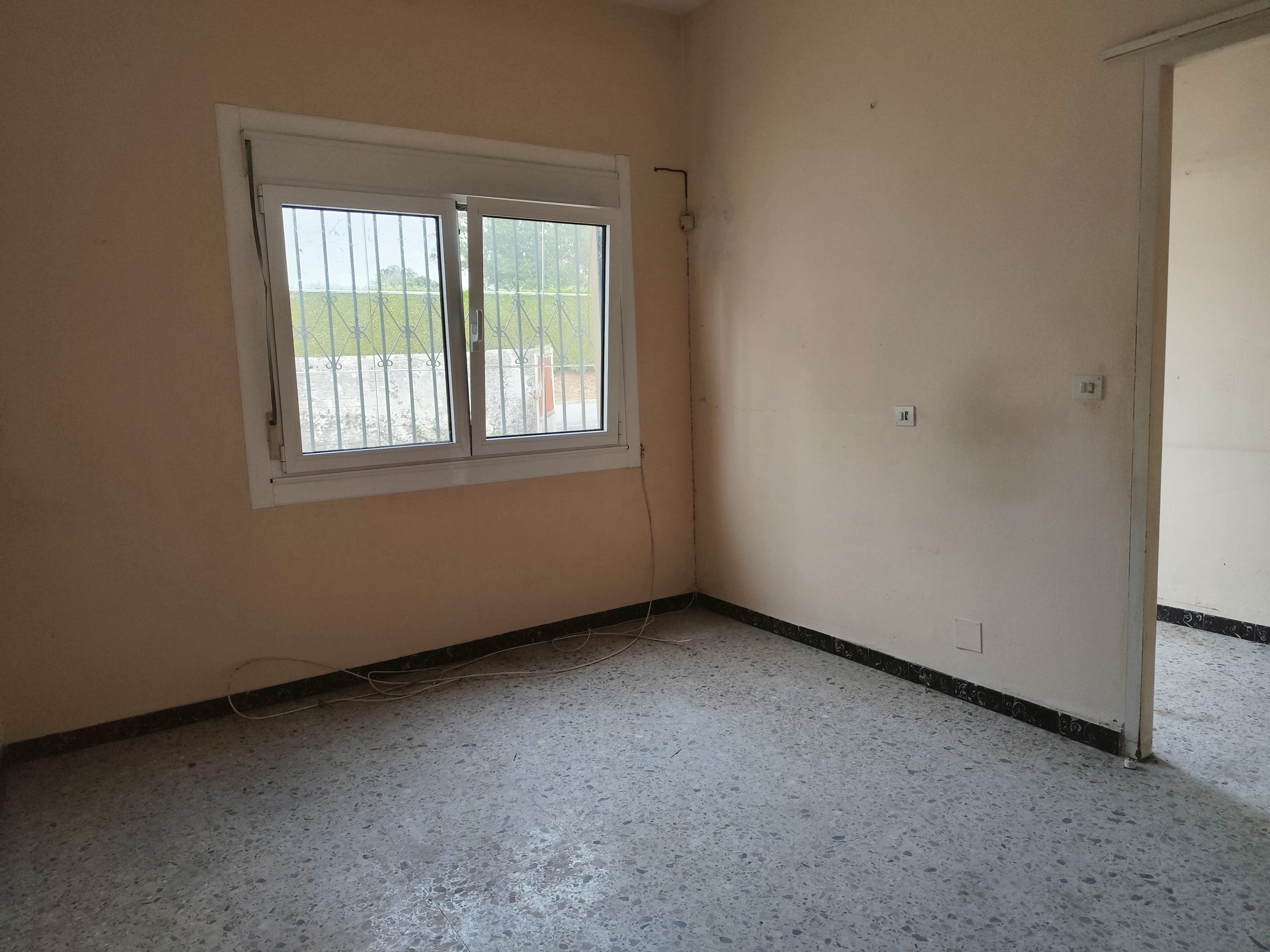 CASA CON 1.337 m² DE PARCELA Y HÓRREO – A LARACHA