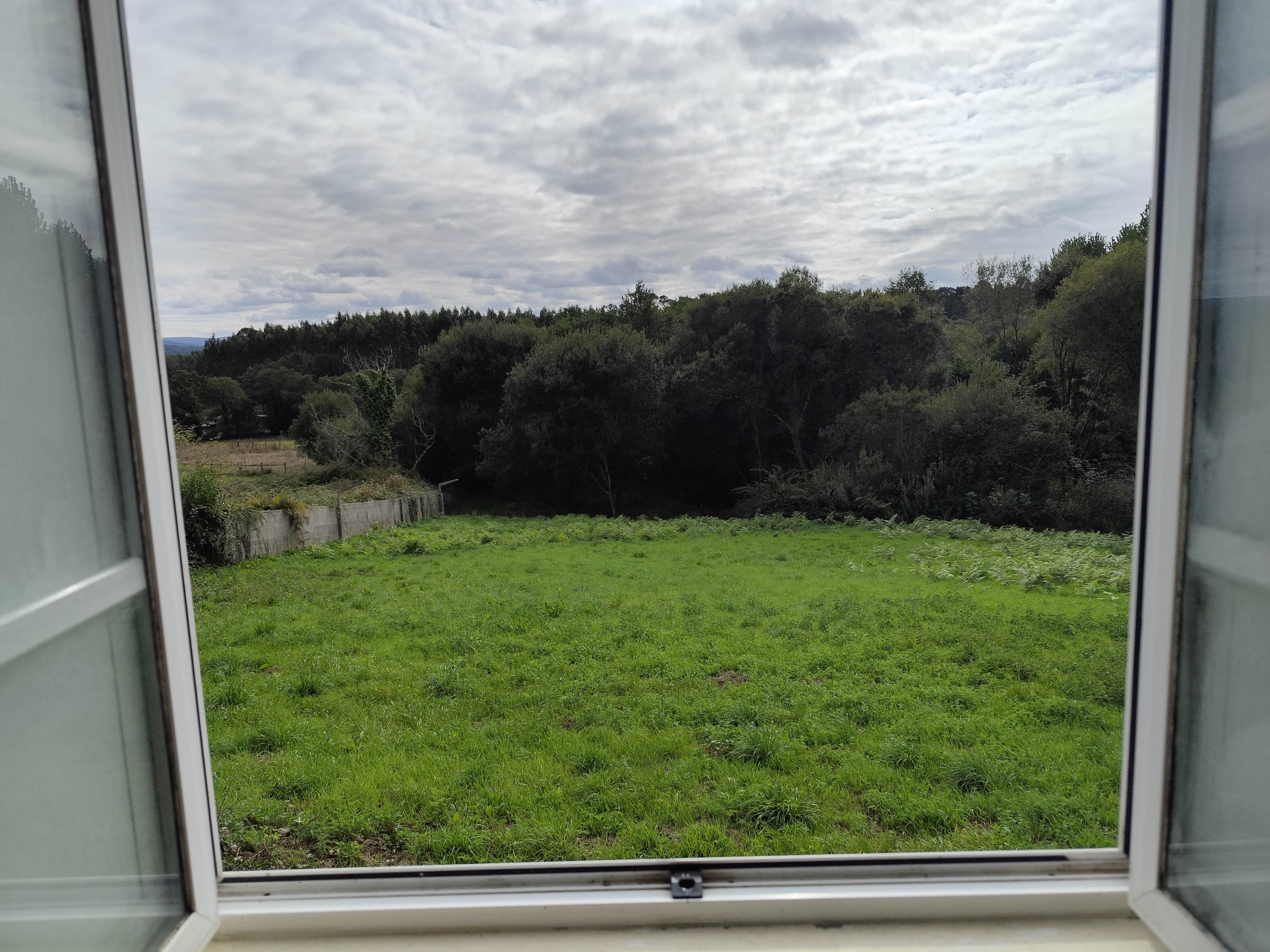CASA CON 1.337 m² DE PARCELA Y HÓRREO – A LARACHA