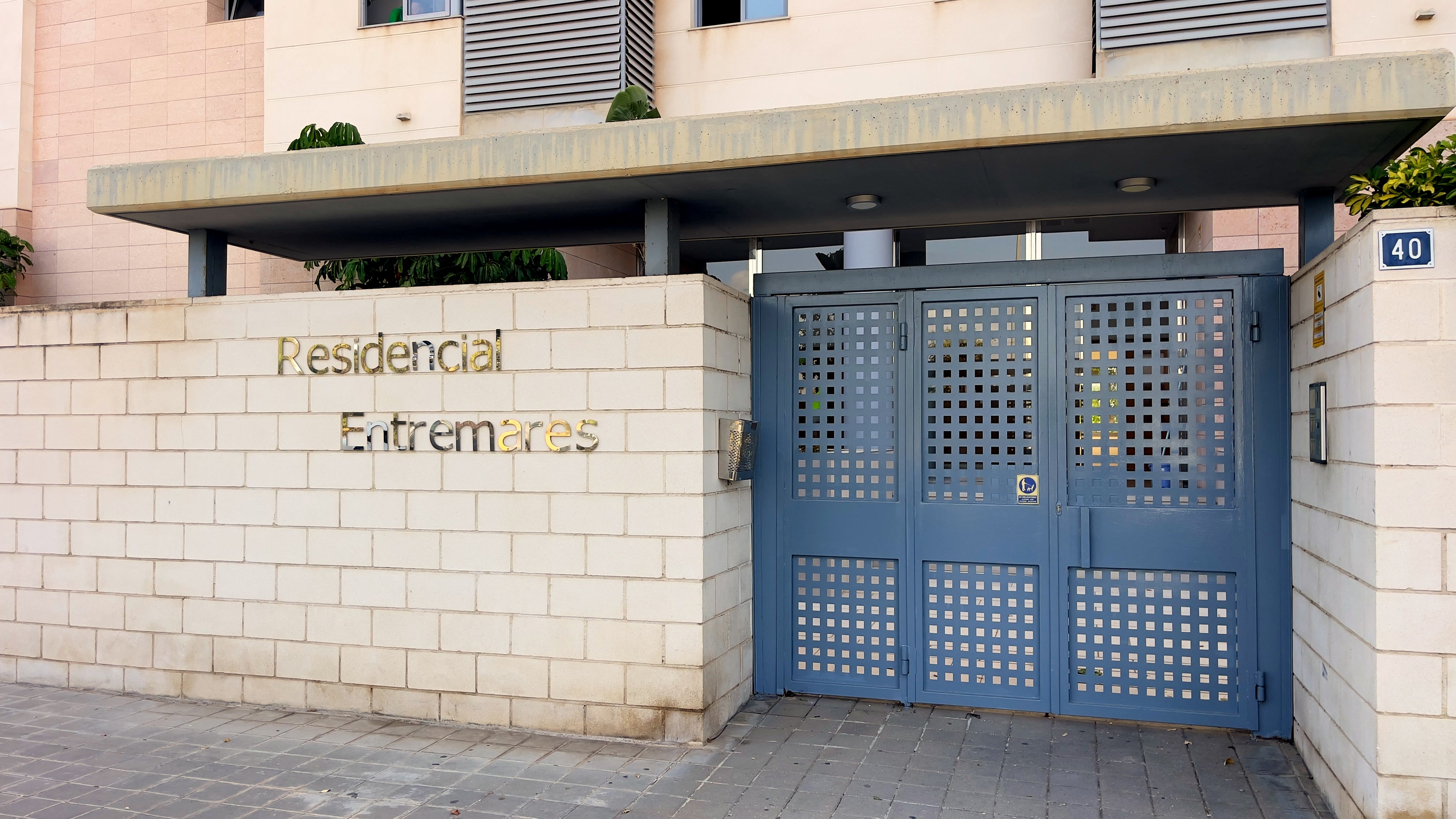 Piso amueblado con terraza, piscina y garaje en PAU 5