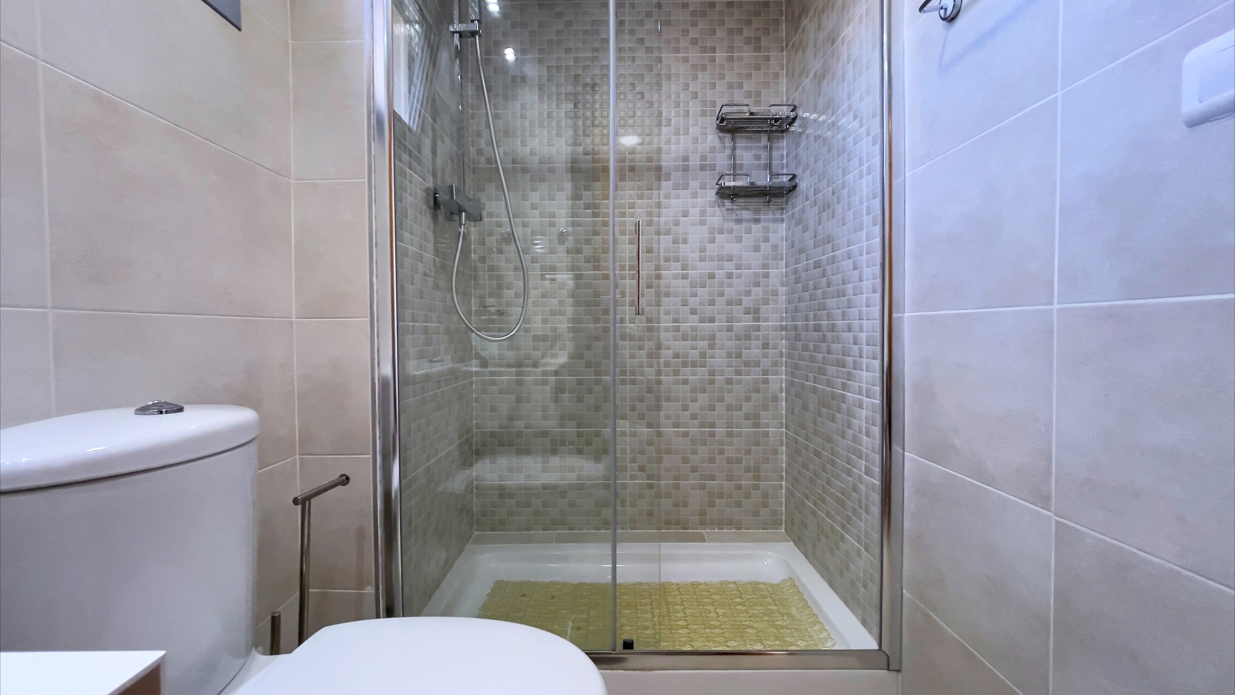 Piso amueblado con terraza, piscina y garaje en PAU 5