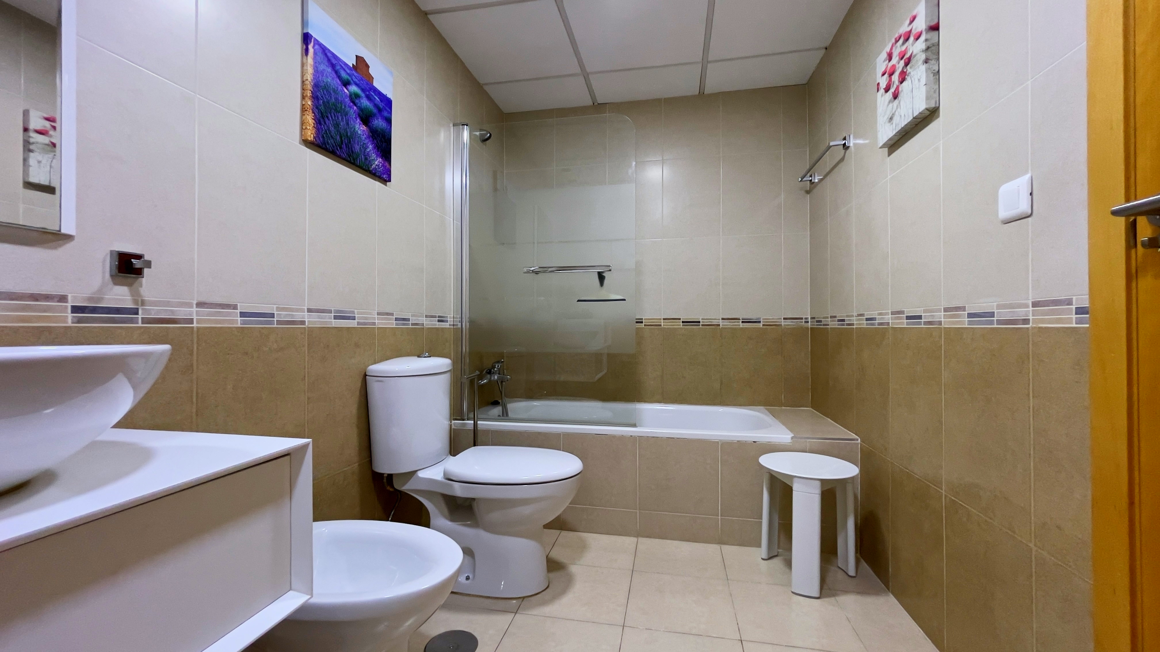 Piso amueblado con terraza, piscina y garaje en PAU 5