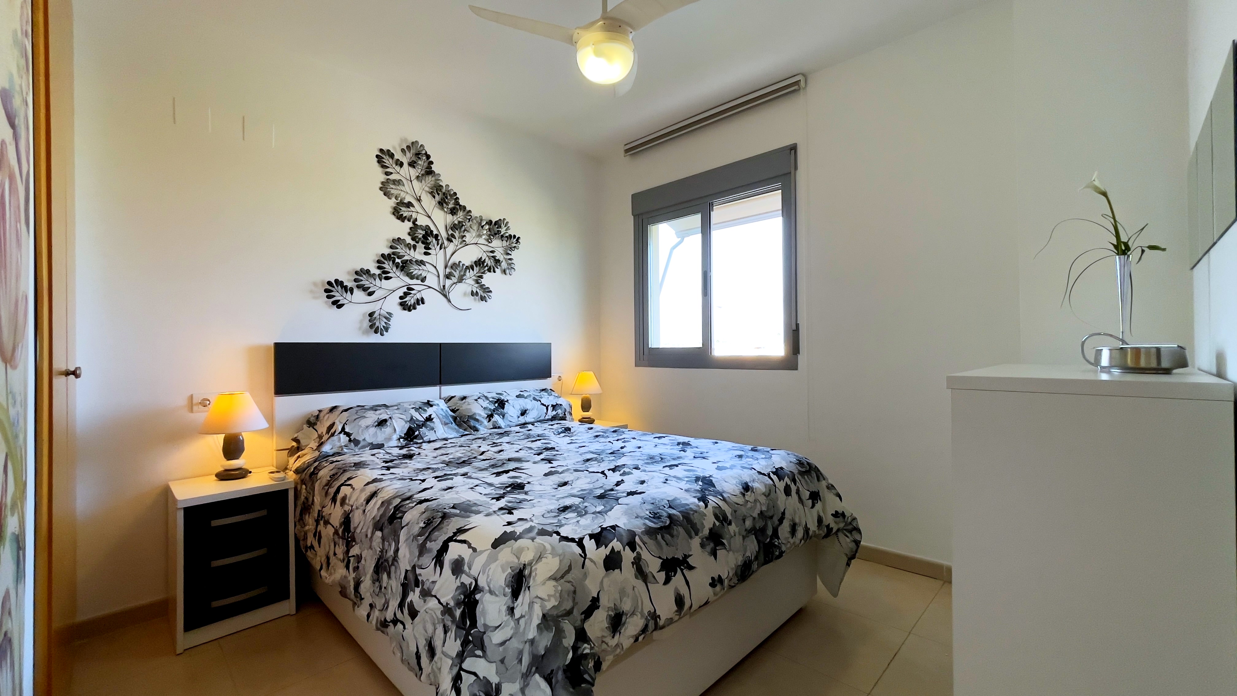 Piso amueblado con terraza, piscina y garaje en PAU 5