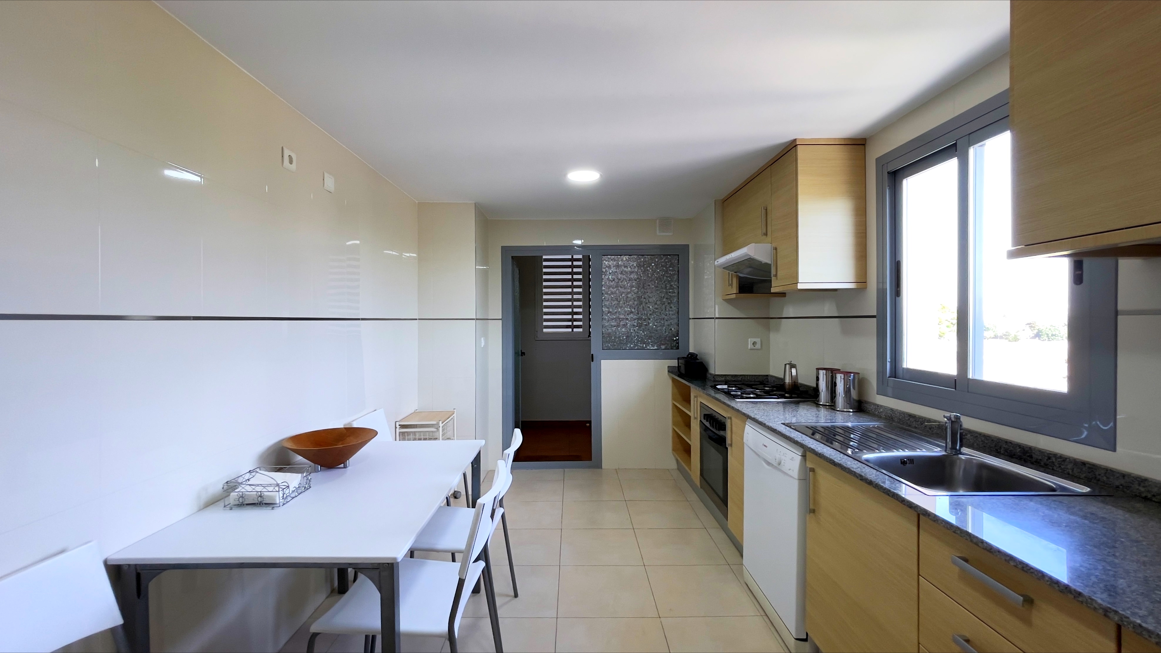 Piso amueblado con terraza, piscina y garaje en PAU 5