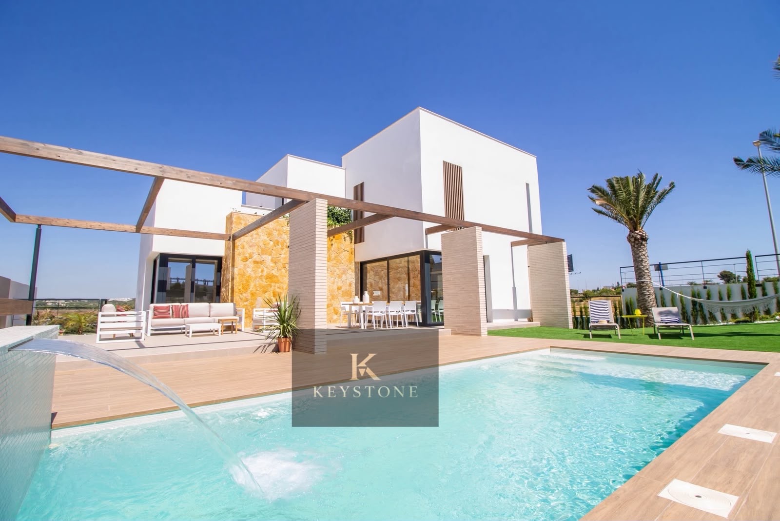 🏡 Exclusiva Villa Moderna con Piscina Privada y Vistas Despejadas – KEYSTONE