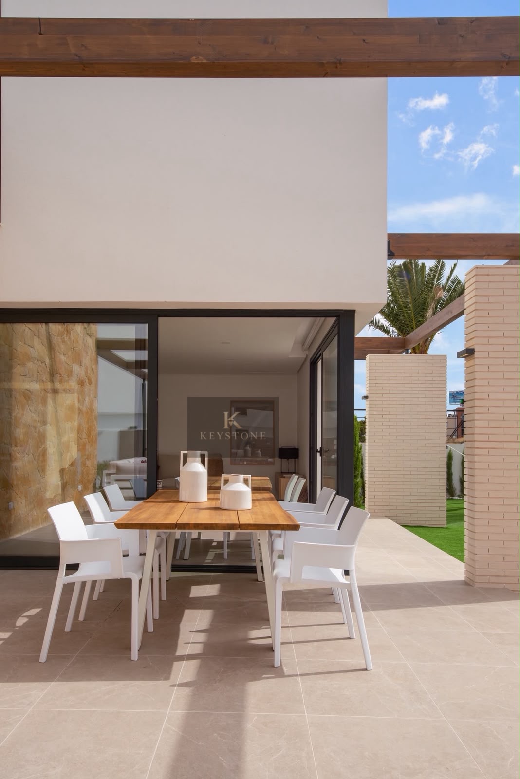 🏡 Exclusiva Villa Moderna con Piscina Privada y Vistas Despejadas – KEYSTONE