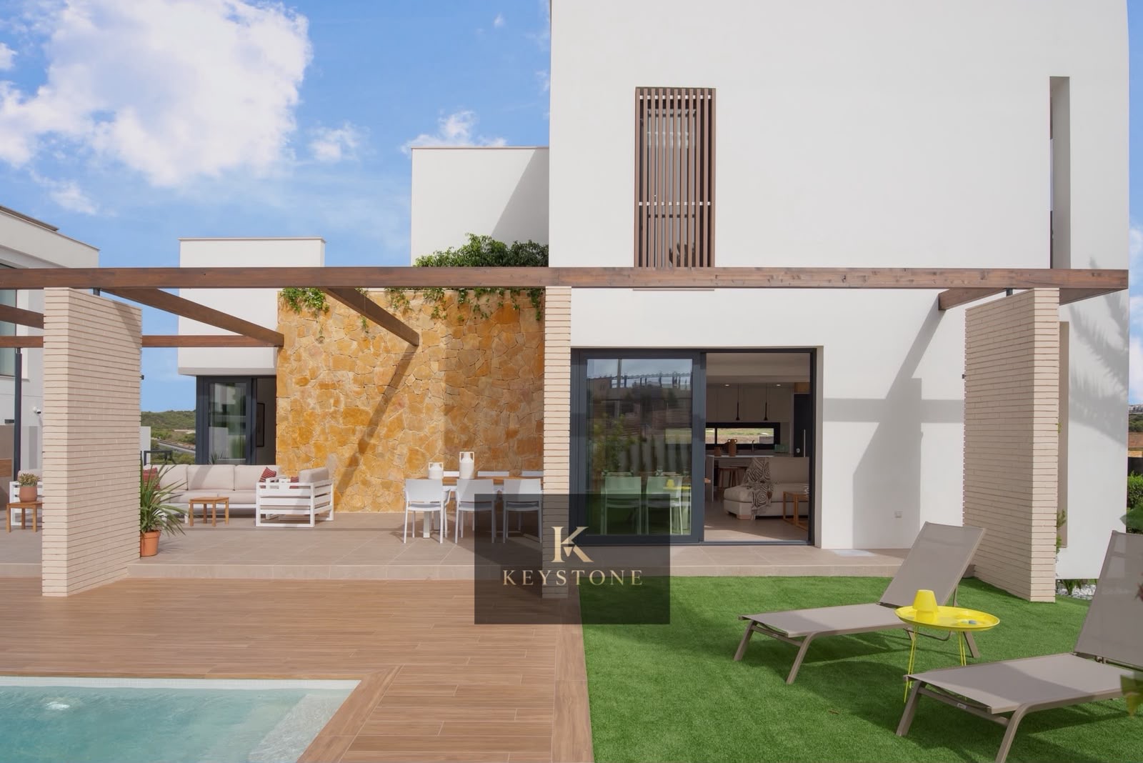 🏡 Exclusiva Villa Moderna con Piscina Privada y Vistas Despejadas – KEYSTONE