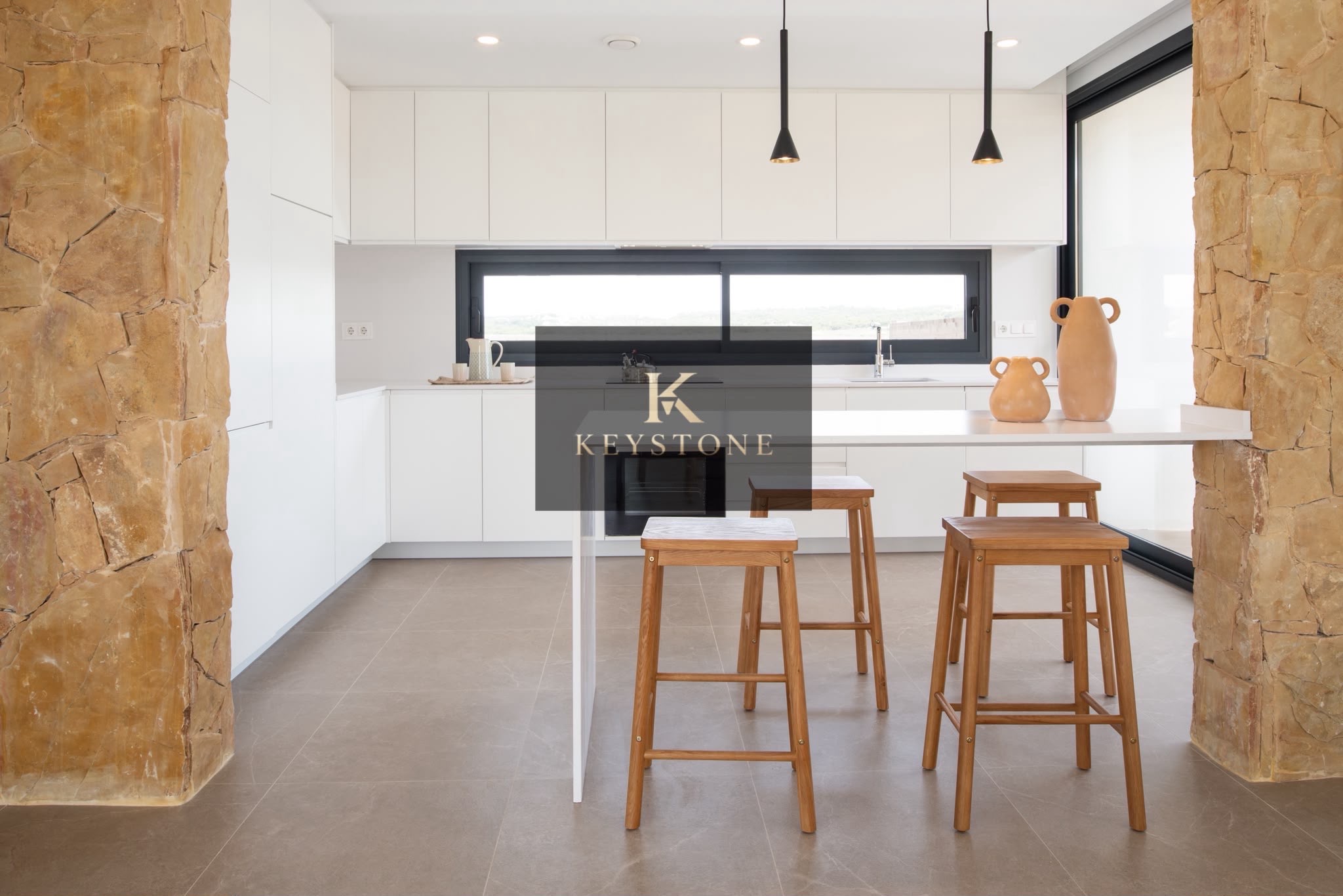 🏡 Exclusiva Villa Moderna con Piscina Privada y Vistas Despejadas – KEYSTONE