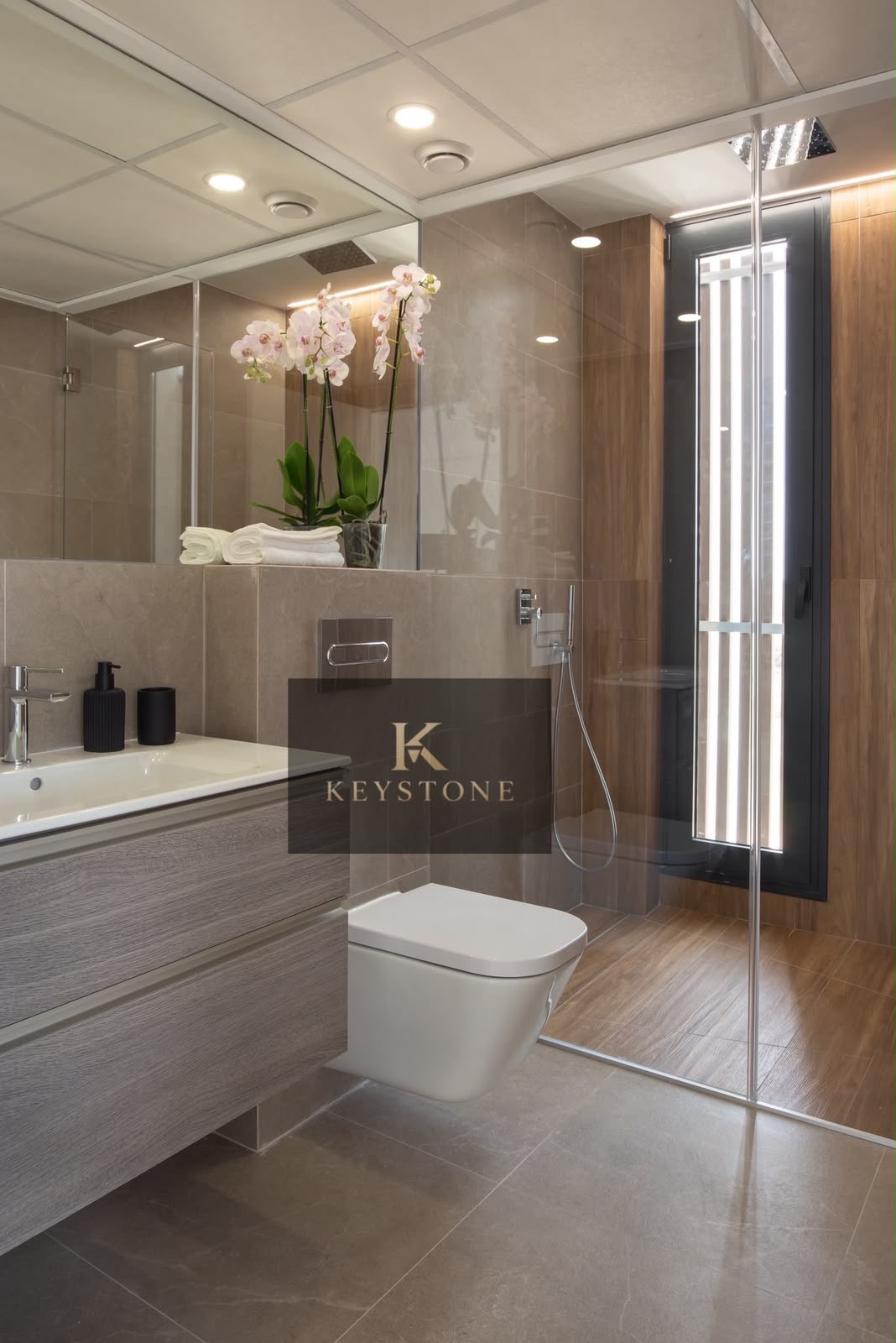 🏡 Exclusiva Villa Moderna con Piscina Privada y Vistas Despejadas – KEYSTONE