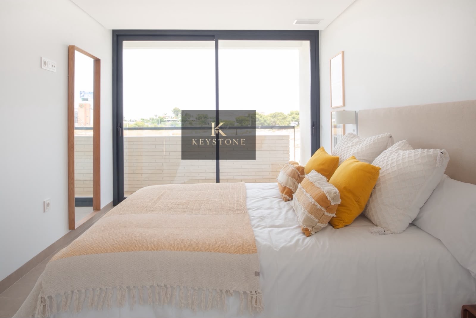 🏡 Exclusiva Villa Moderna con Piscina Privada y Vistas Despejadas – KEYSTONE
