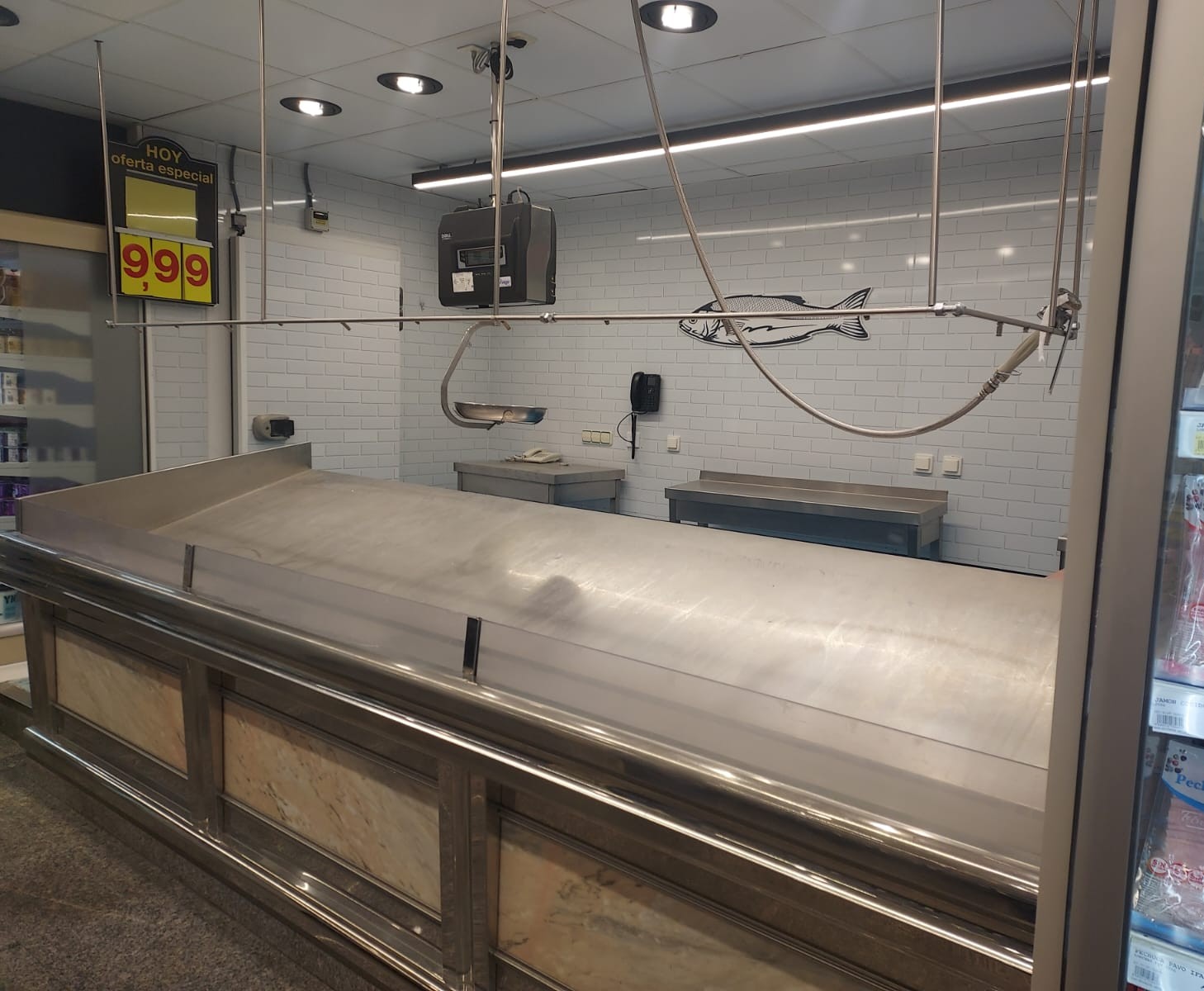 PESCADERÍA EN ALQUILER – ESPACIO TOTALMENTE EQUIPADO