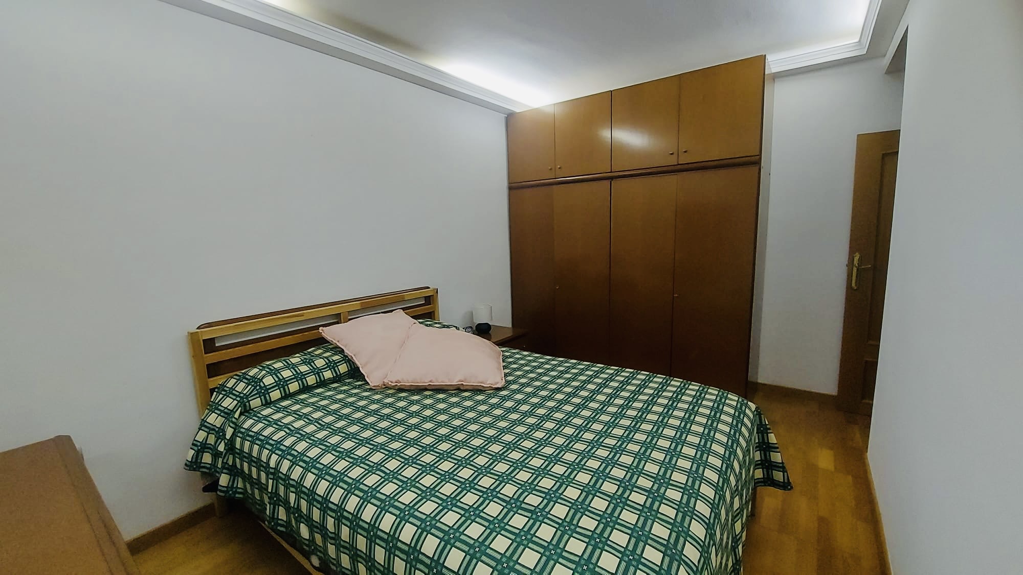 EXCELENTE VIVIENDA EN CORNELLÁ CON REFORMA DE LA FINCA CON NUEVA TERRAZA APORTANDO MODERNIDAD, AISLAMIENTO DE FACHADA Y AHORRO GARANTIZADO